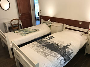 Bedroom with 2 beds